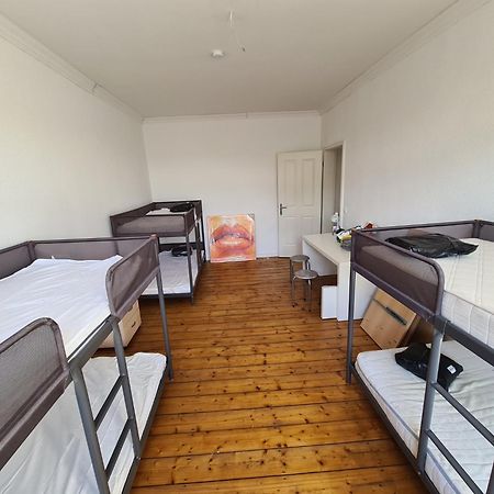 Kleines Zimmer Fuer Bis Zu 6 Personen Essen Dış mekan fotoğraf