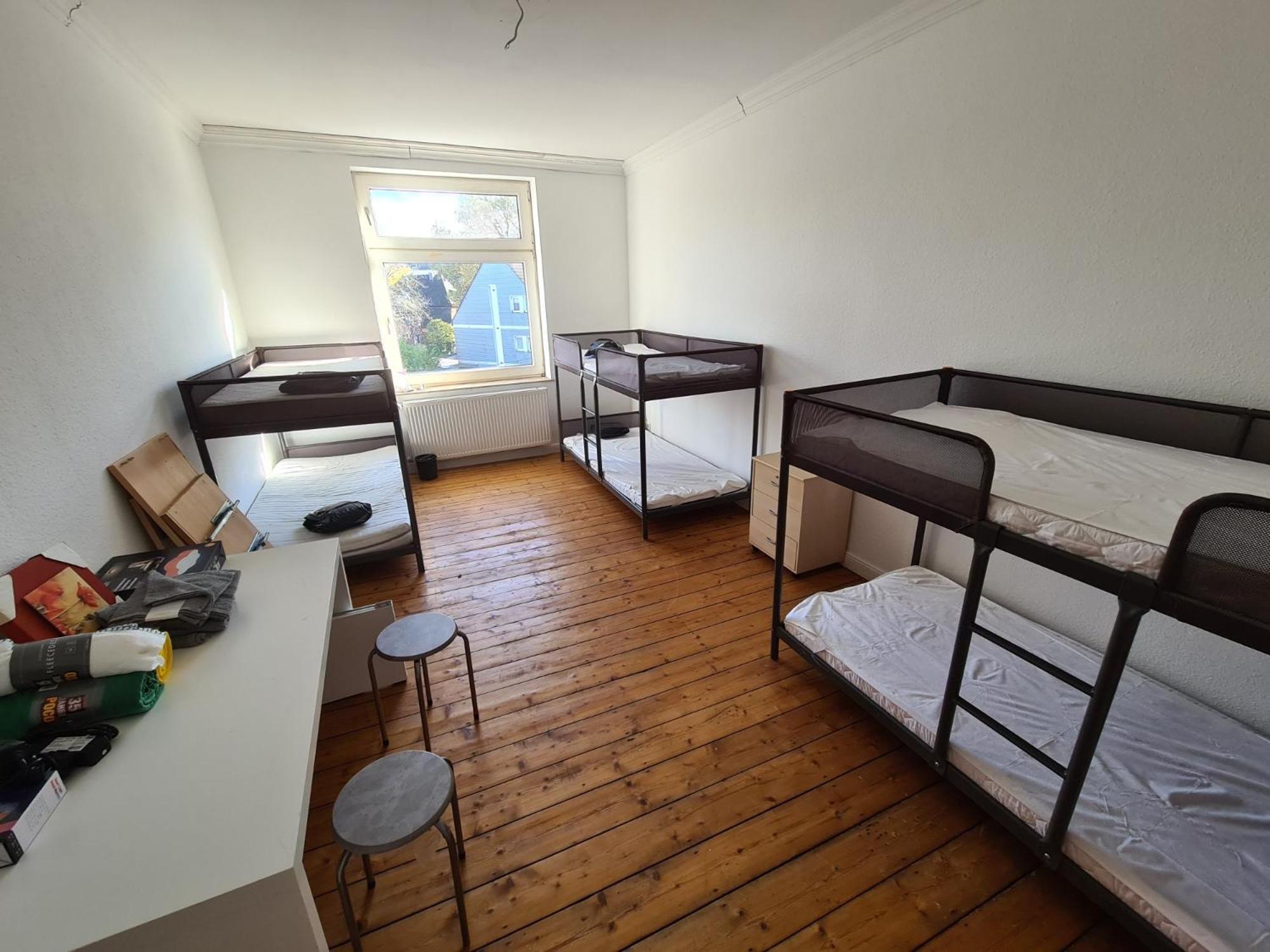 Kleines Zimmer Fuer Bis Zu 6 Personen Essen Dış mekan fotoğraf